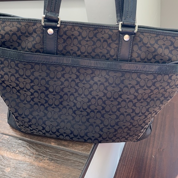 Coach Large Multifunctional Signature tote bag, diaper bag, laptop handbag purse - Picture 5 of 9